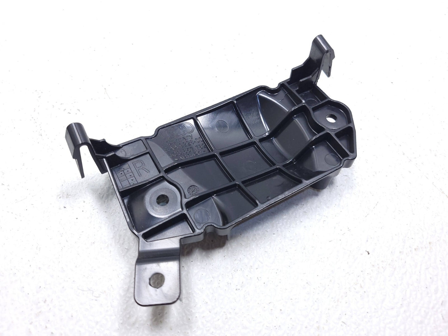 12 13 14 15 16 17 Audi A7 Seat Belt Guide Front Right Passenger OEM