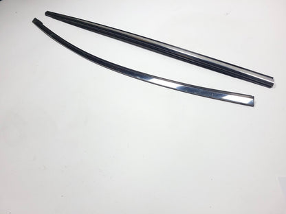 2009 Mazda Cx-7 Front Passenger Door Window Molding 2pcs W/ Weatherstrip OEM