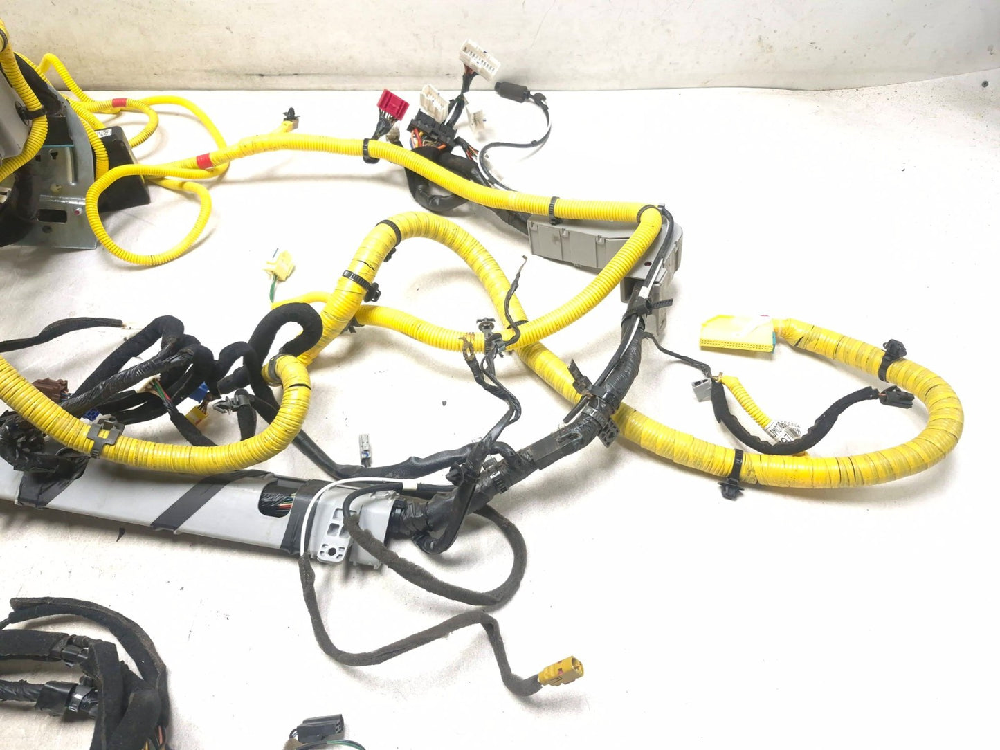 2008 Hyundai Tucson Dashboard Wire Harness W/ Relay Junction Box Assy OEM