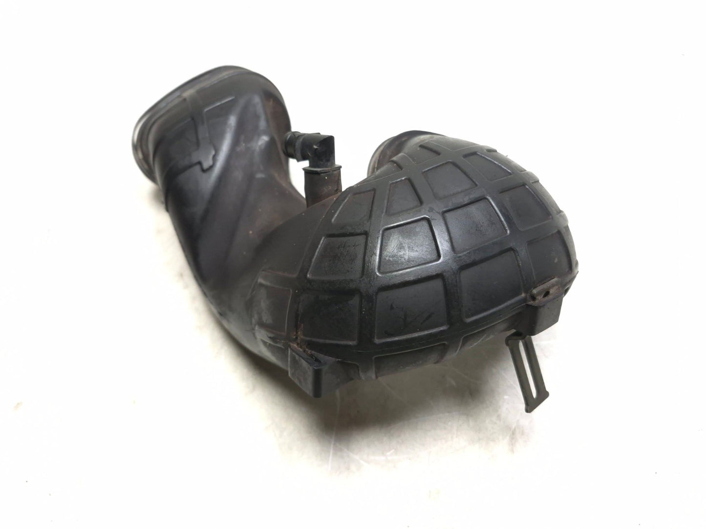 2005 Suzuki Boulevard С50 Air Box Tube OEM