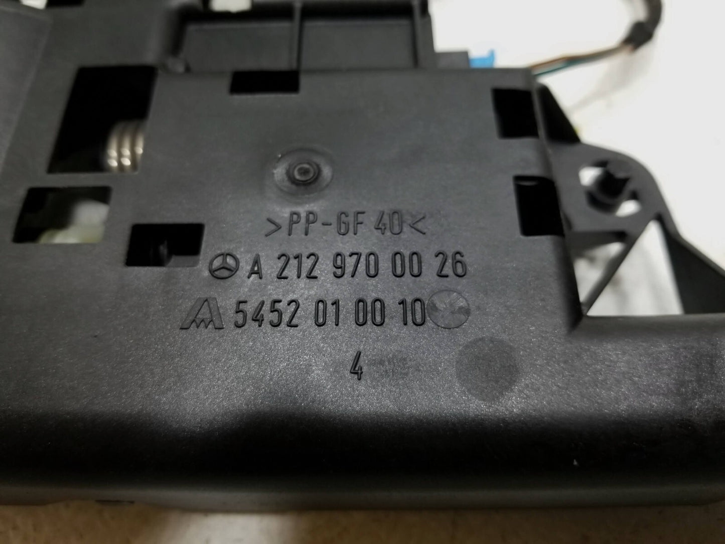 2014 Mercedes E350 Rear Seat Headrest Adjust Motor 2pcs OEM