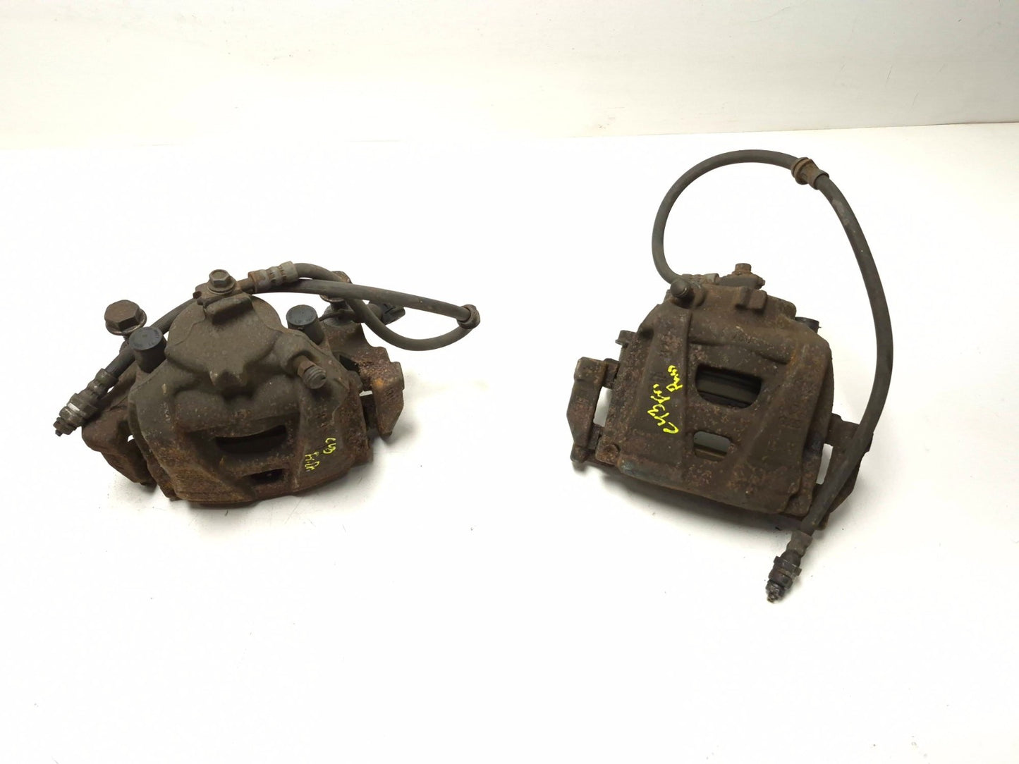 2011 Volkswagen Tiguan Front Brake Caliper Left & Right Pair OEM