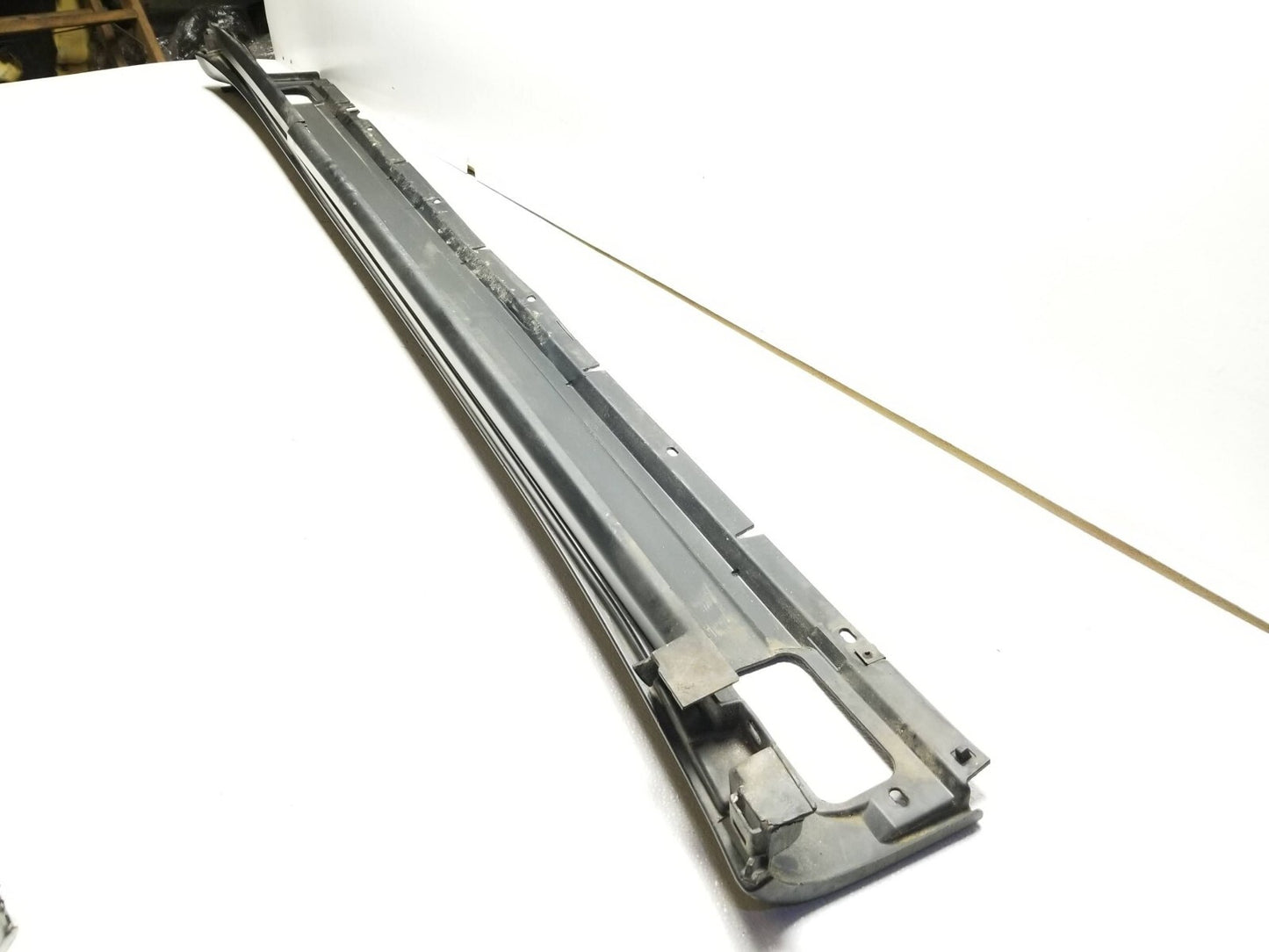 2011 - 2014 Porsche Cayenne Right Passenger Side Rocker Panel Skirt Molding OEM