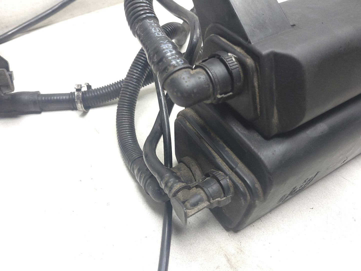 2007 Range Rover 4.2l Fuel Vapor Canister W/ Valve OEM