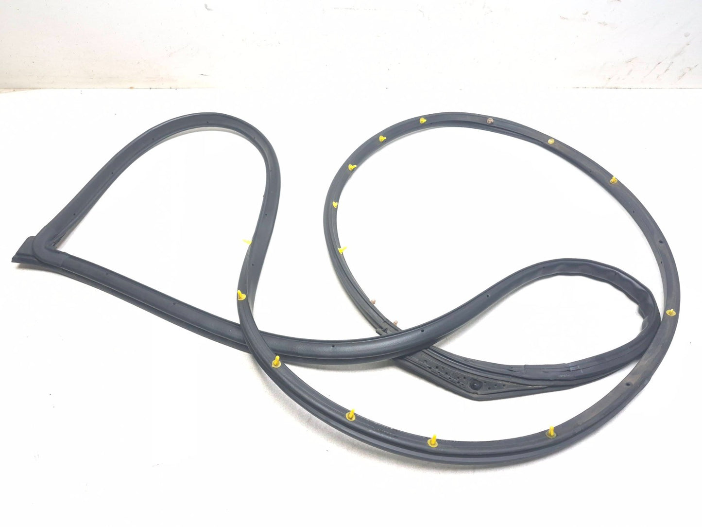 2019 Hyundai Kona Front Door Weatherstrip Seal Passenger Side Right 5pcs OEM