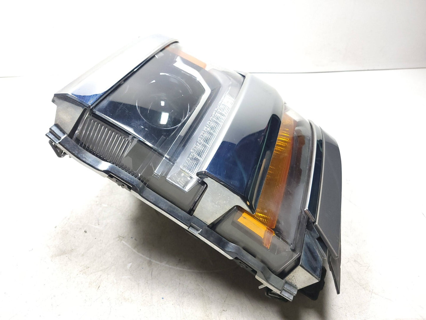 16-19 Chevrolet Silverado 1500 Headlight Left & Right OEM