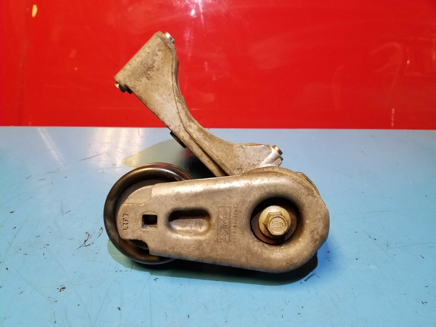 2009 Range Rover Sport Driver Belt Tensioner Pulley W/bracket OEM