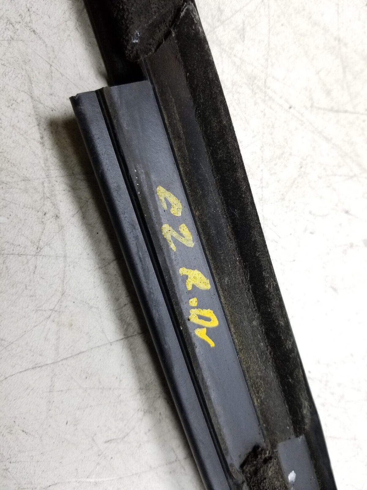 11-14 Chrysler 200 Sedan Window Belt Seal Rear Driver Side Left 2pcs OEM