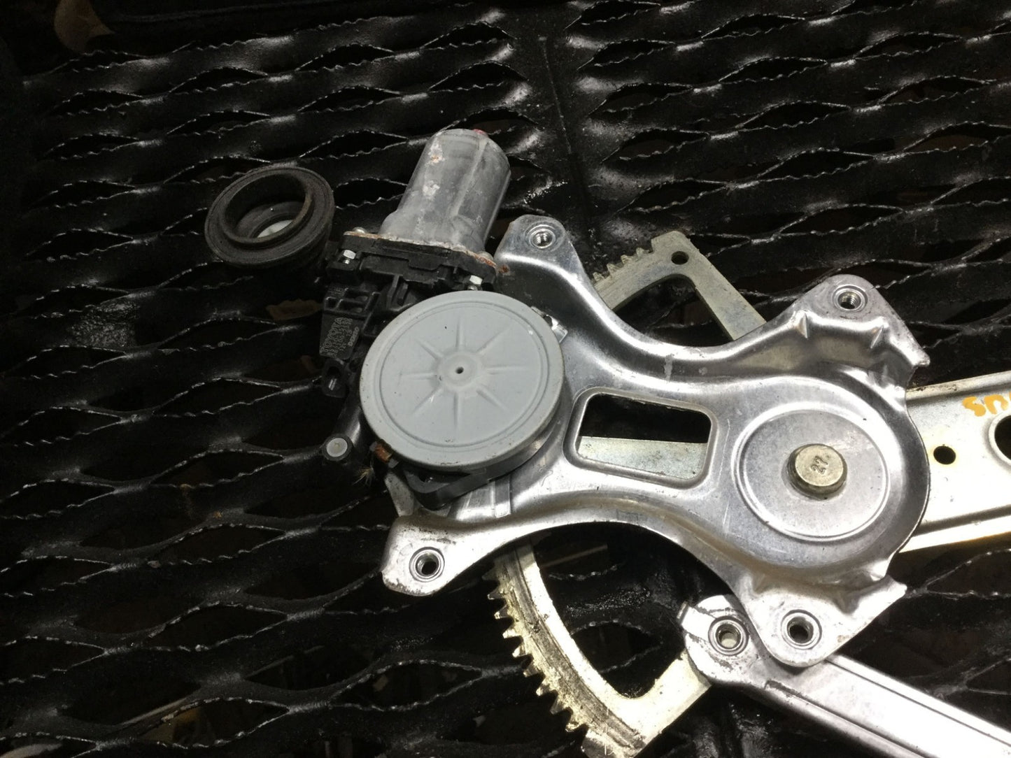 05 06 07 08 09 Toyota Prius Front Right Passenger   Window Regulator & Motor OEM