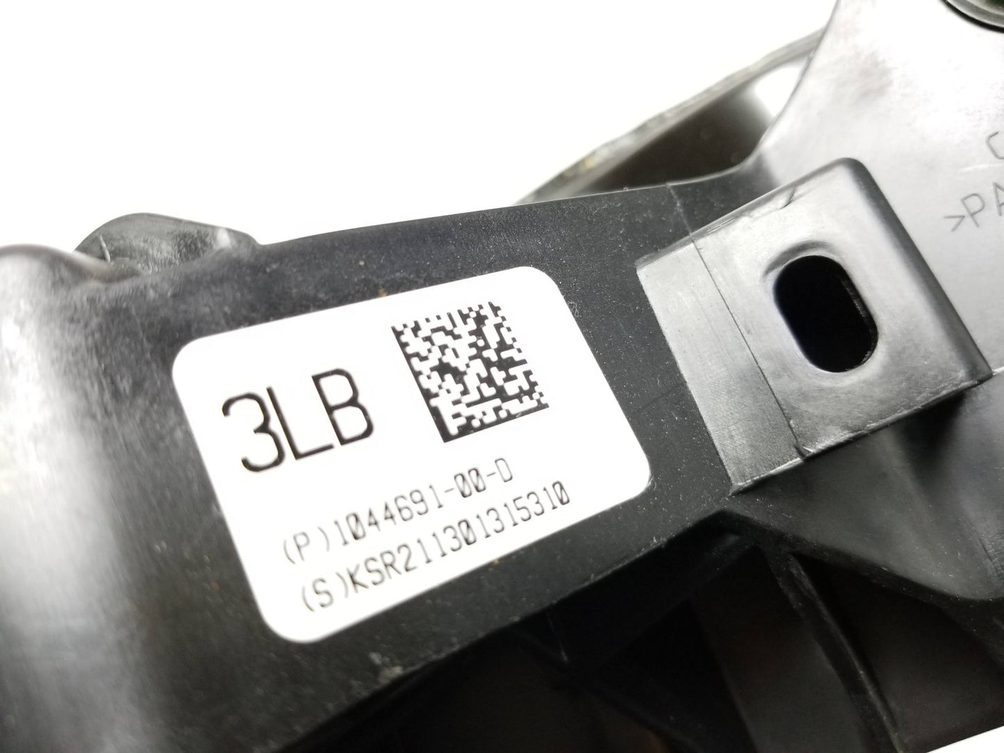 2021 Tesla Model 3 Brake Pedal 1044691-00-d OEM