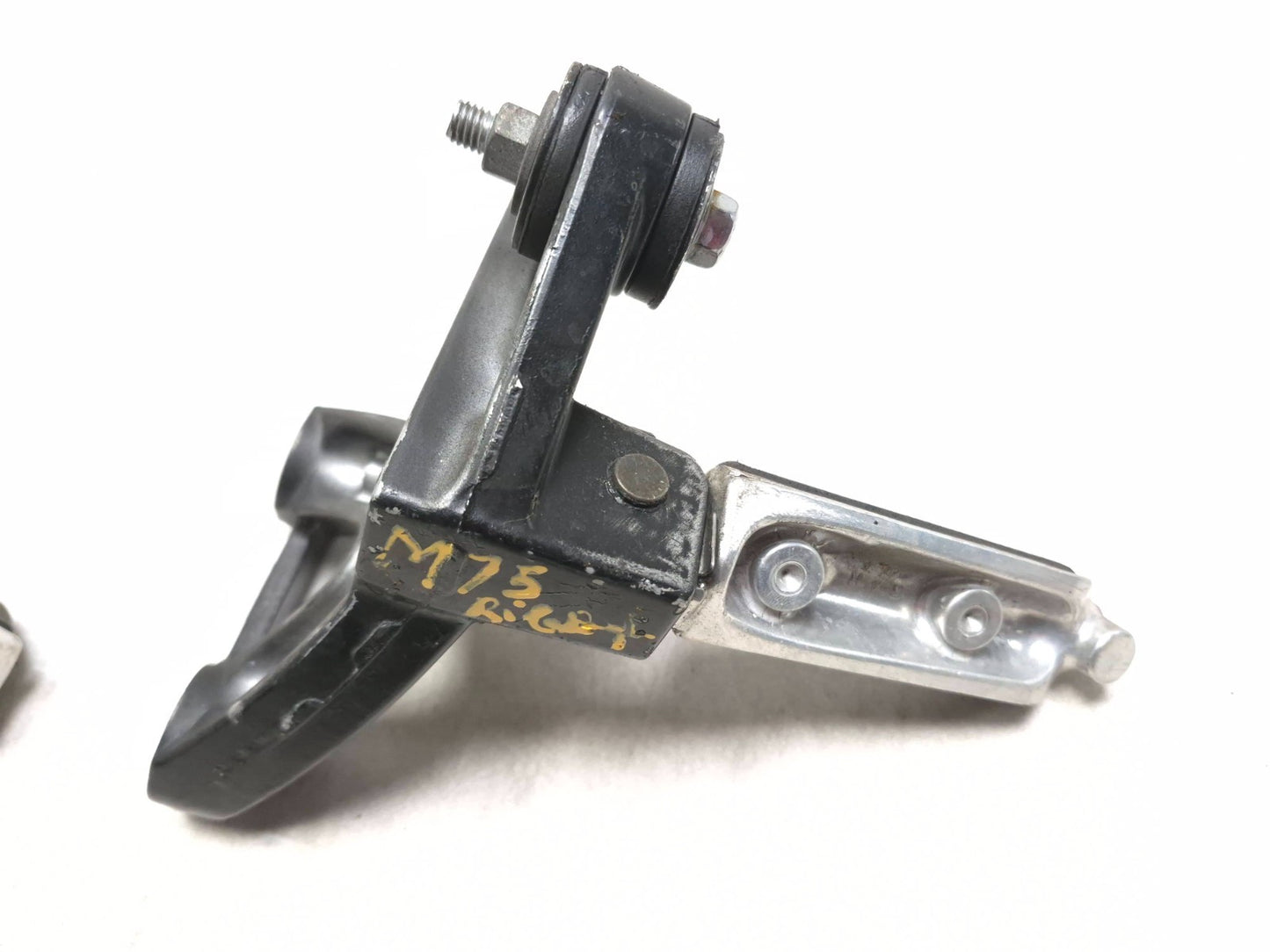 2001 Suzuki Gsx 750f Katana Rear & Front Left Footrest Peg Pair OEM