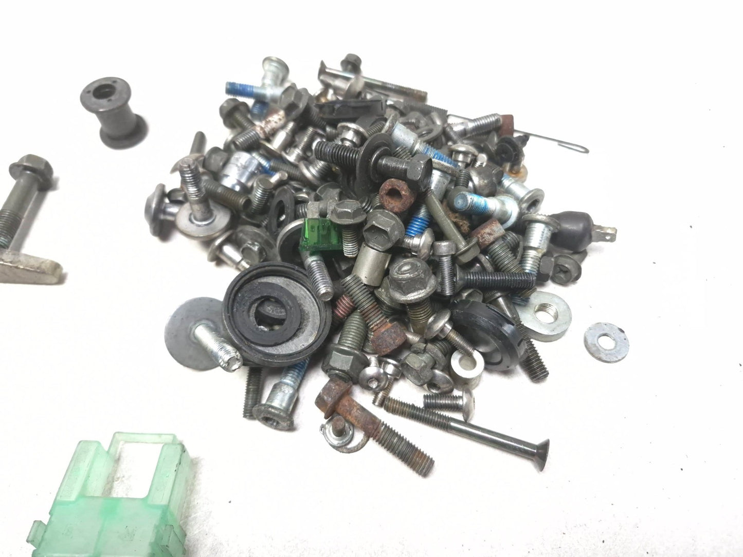 2001 Suzuki Gsx 750f Katana Misc Chassis Bolts And Hardware OEM