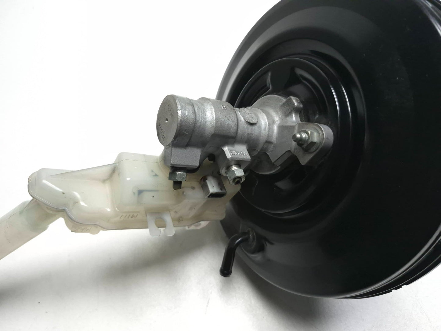 2011 Nissan Juke Power Brake Booster W/ Master Cylinder OEM