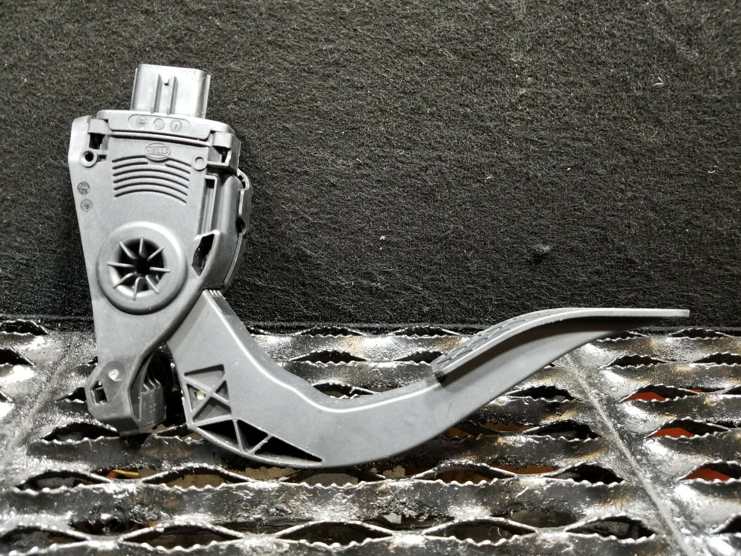 13 14 15 16 Audi A4 2.0l Gas Pedal Accelerator OEM