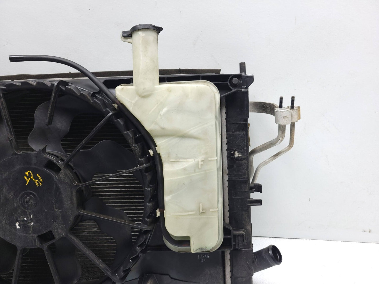 2014 Hyundai Elantra Gt A/c Condenser W/ Cooling Fan Assy OEM
