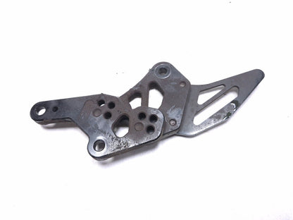 2016 Yamaha Yzf R3 Front Footrest Mount Bracket Left OEM