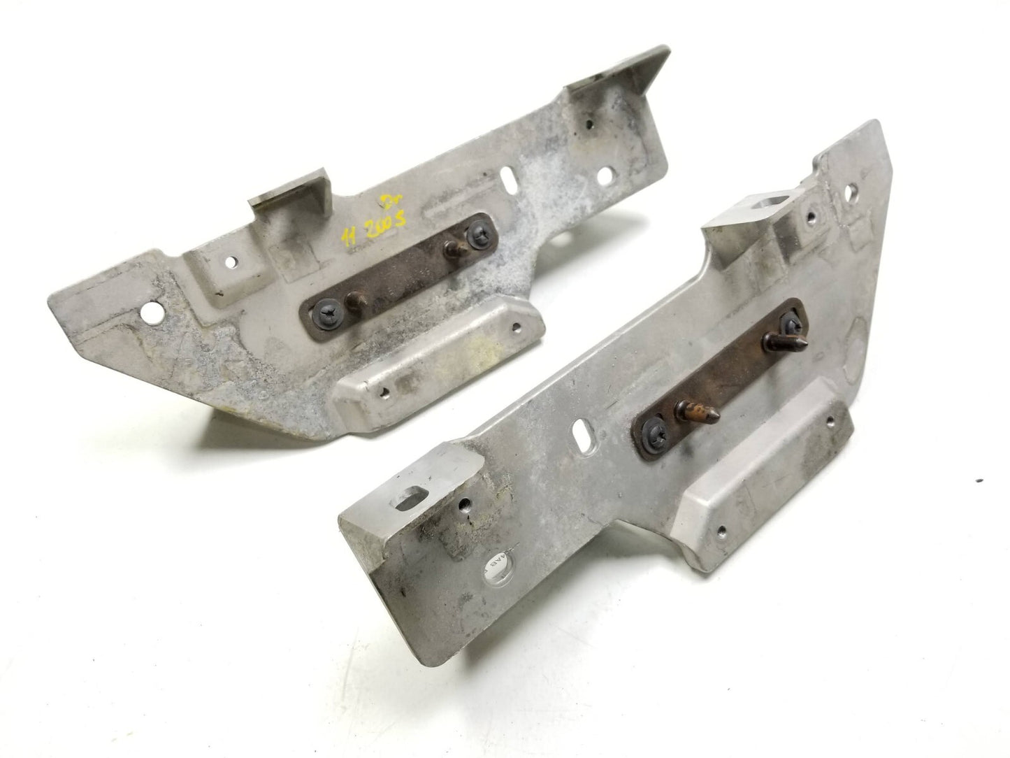 2011 Chrysler 200 S Convertible Top Roof Mount Bracket Left & Right OEM