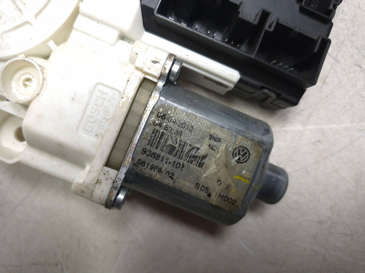 2011 Volkswagen Passat Front Passenger Door Window Lifter Motor OEM