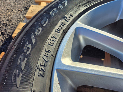 2013 Dodge Grand Caravan Sxt Wheel Rim W/ Tire Michelin 225/65 R17 6.5/32 OEM