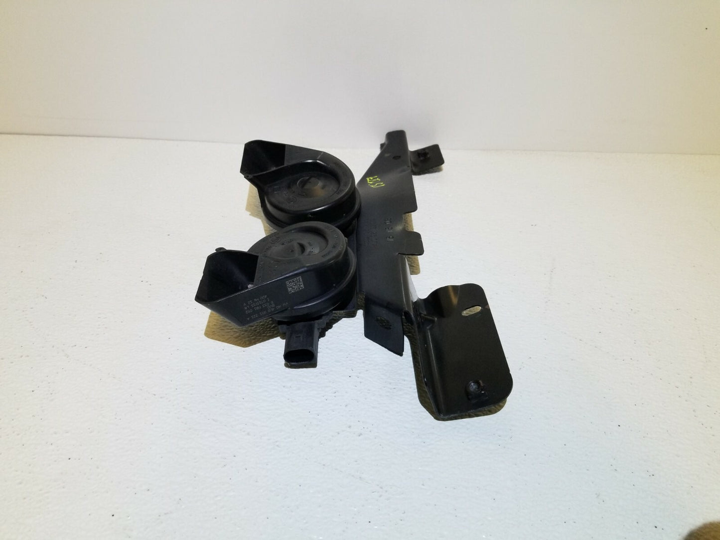 2015 Audi Q7 Horn Signal W/ Bracket OEM