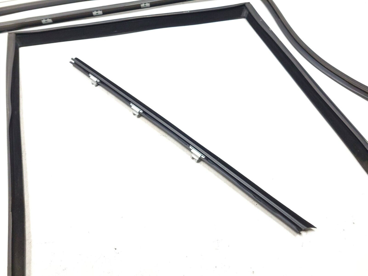 07-13 BMW E70 X5 Door Window Chanel Trim & Seal Rear Passenger Side Rh 4pcs OEM