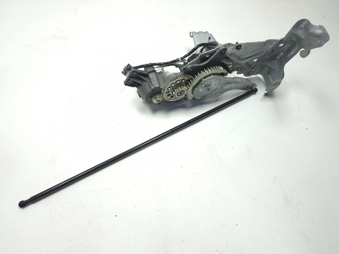 2013 Cadillac Escalade Power Rear Liftgate Tailgate Lift Motor Actuator OEM