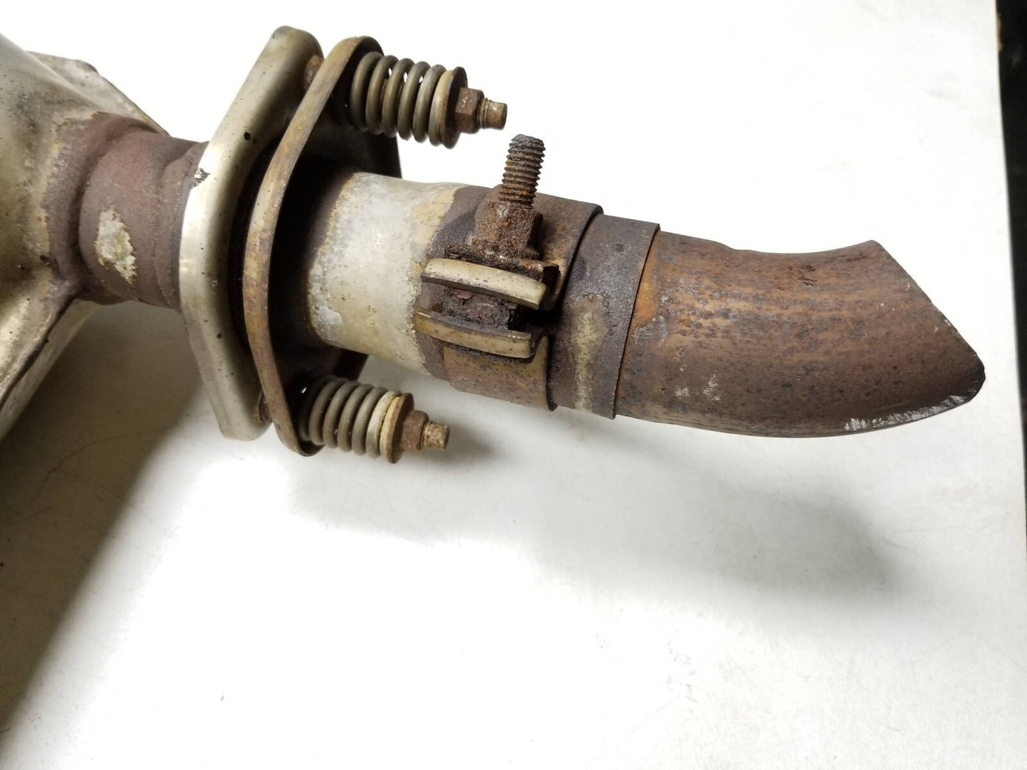 2016 Dodge Durango Exhaust Pipe Center Muffler Resonator 3.6l OEM