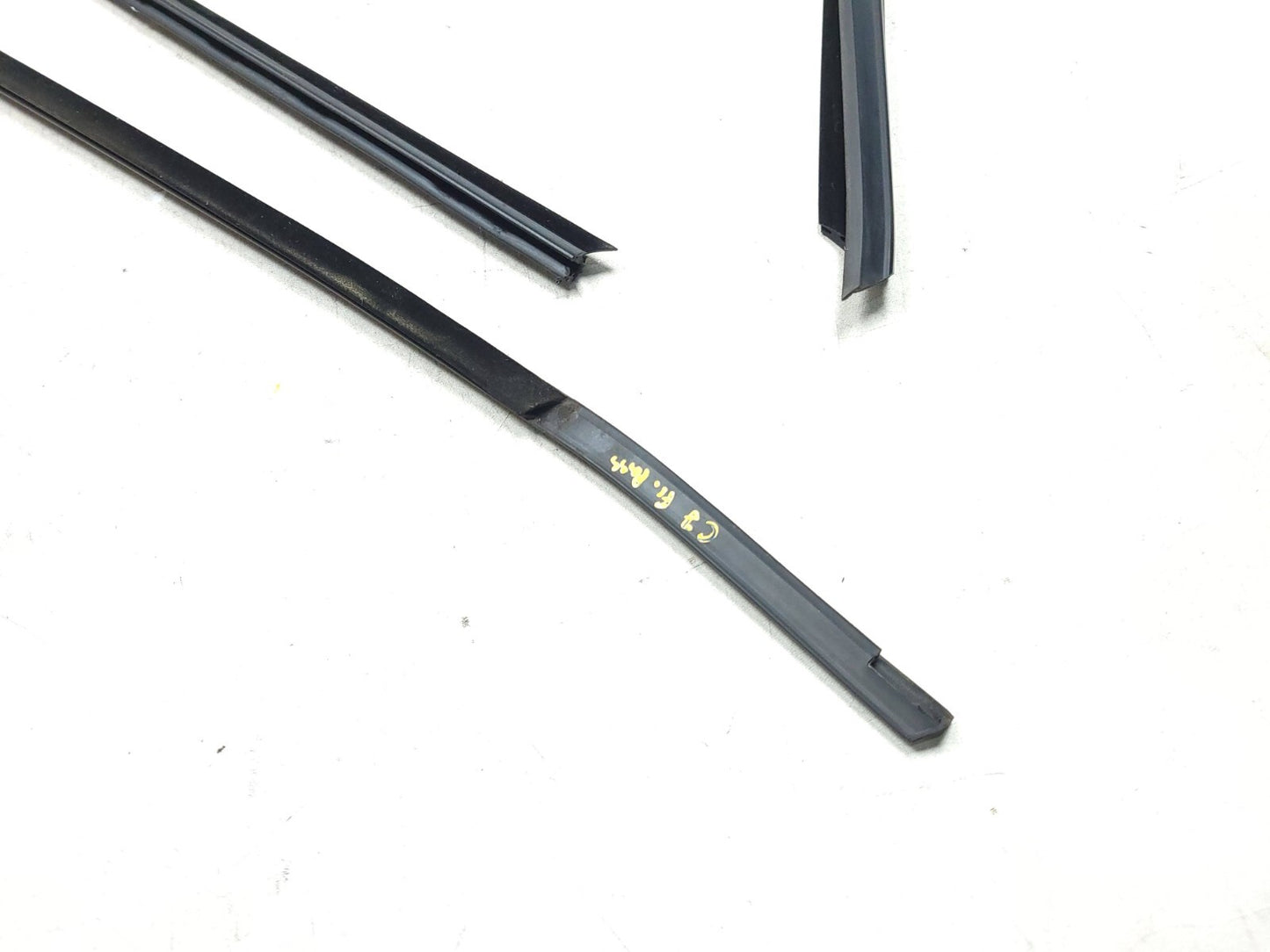 07-13 BMW E70 X5 Door Window Chanel Trim & Seal Front Passenger Side Rh 4pcs OEM