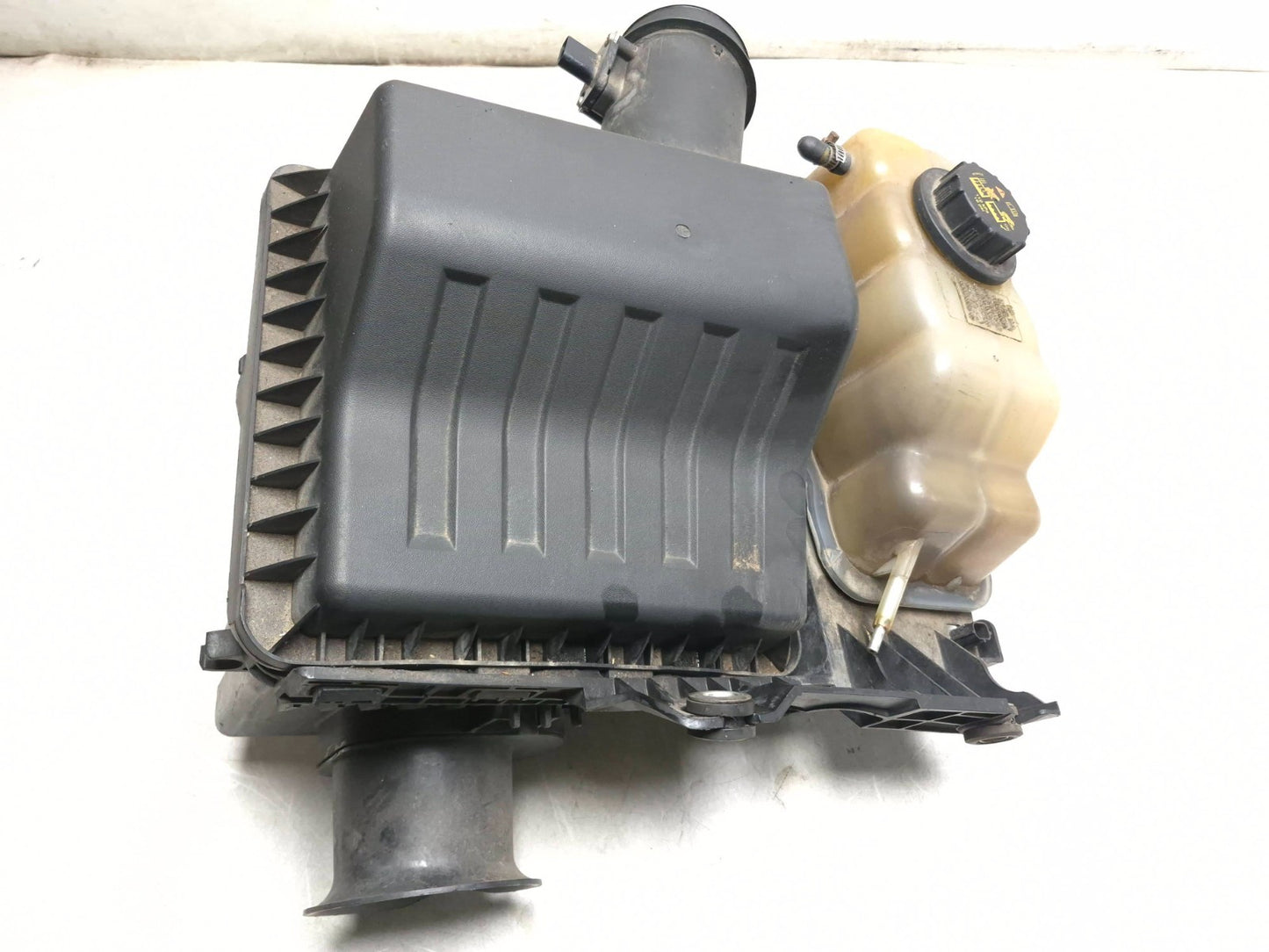 2008 Lincoln Navigator Air Intake Box W/coolant Reservoir  OEM