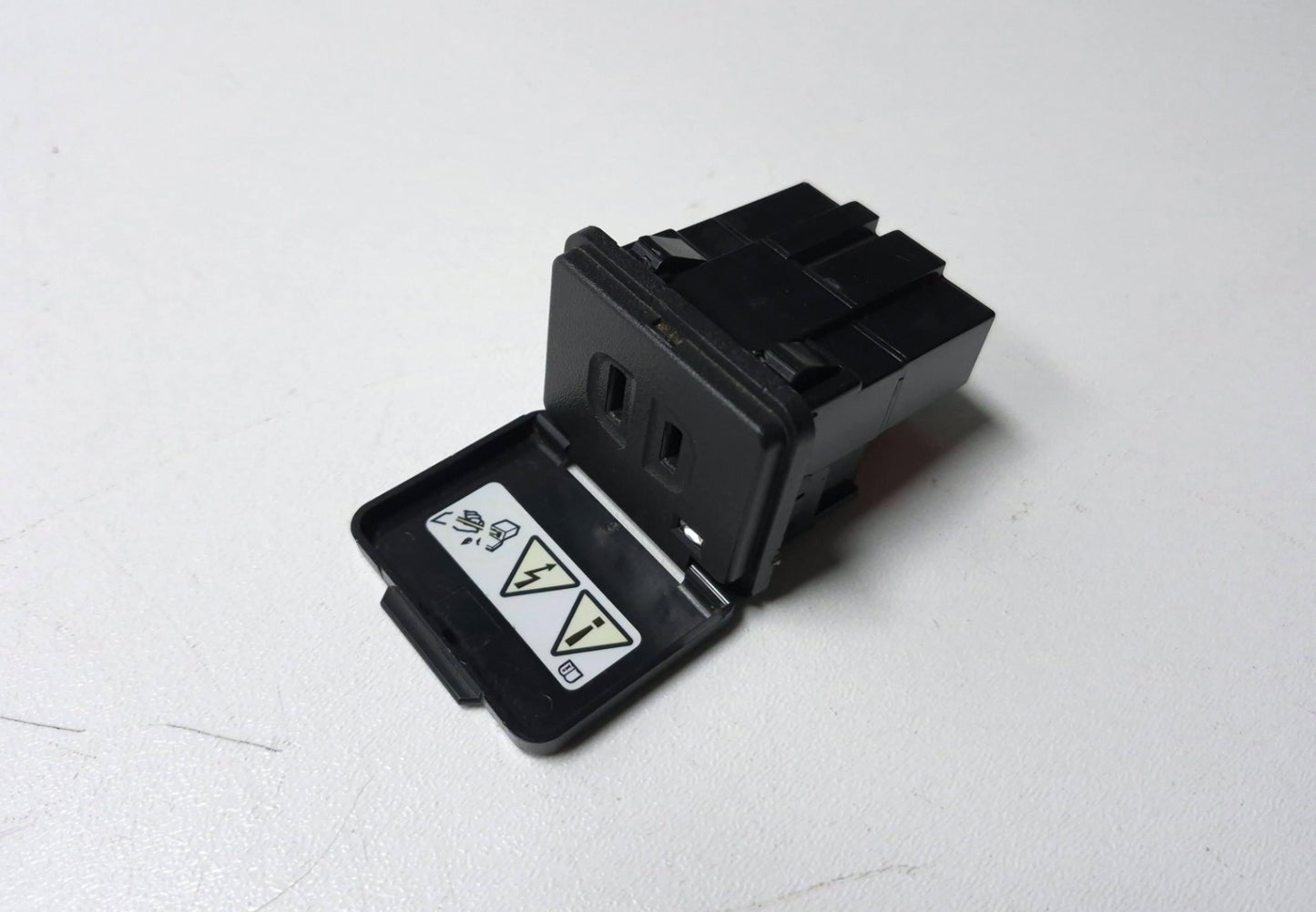 2010 Dodge Caliber Sxt Inverter 115v AC 150w Outlet OEM