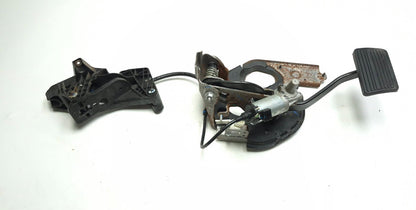 2013 Cadillac Escalade Esv Brake Pedal W/ Bracket Assy OEM