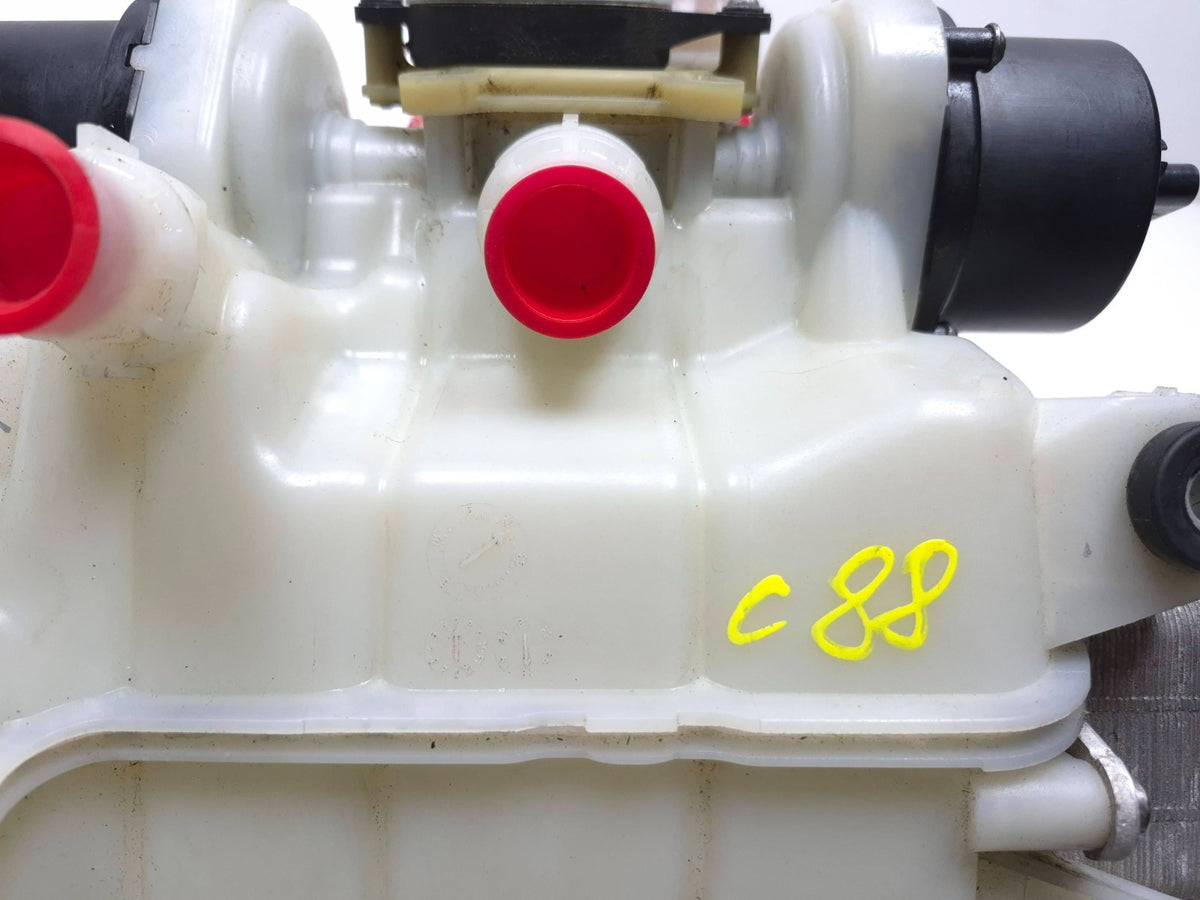 2018 Tesla Model 3 Coolant Reservoir Expansion Tank W/ Pump 1097015-00-k OEM