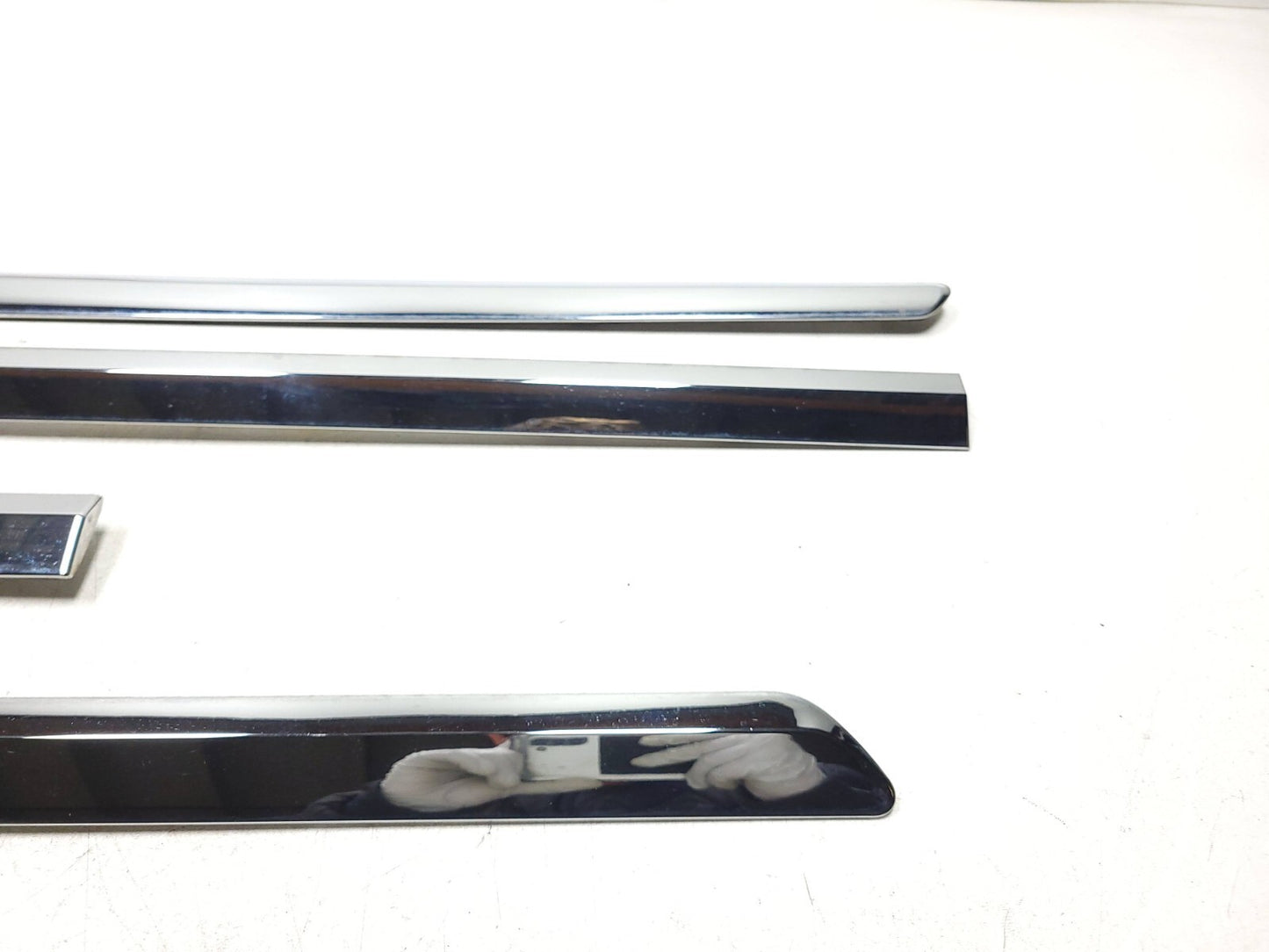 09-12 Hyundai Genesis Door Lower Chrome Molding 4pcs OEM Sedan