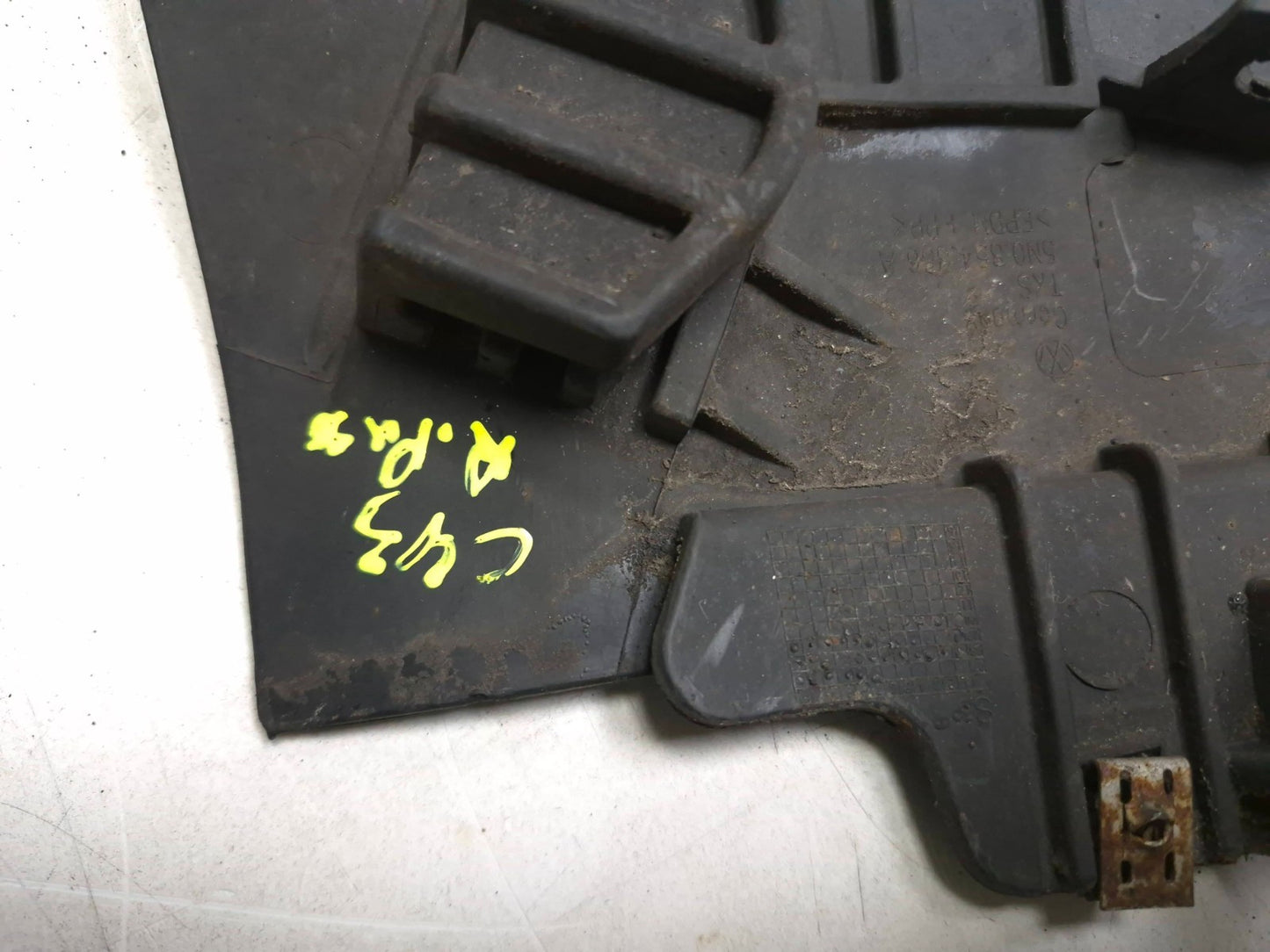 2011 Volkswagen Tiguan 2.0l Rear Mud Flap Splash Guard Left & Right Pair OEM