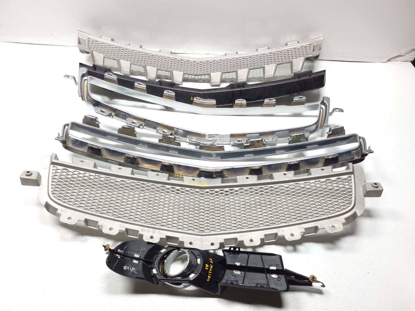 2010 Chevrolet Malibu Front Grille Chrome Trim OEM