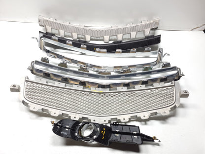 2010 Chevrolet Malibu Front Grille Chrome Trim OEM