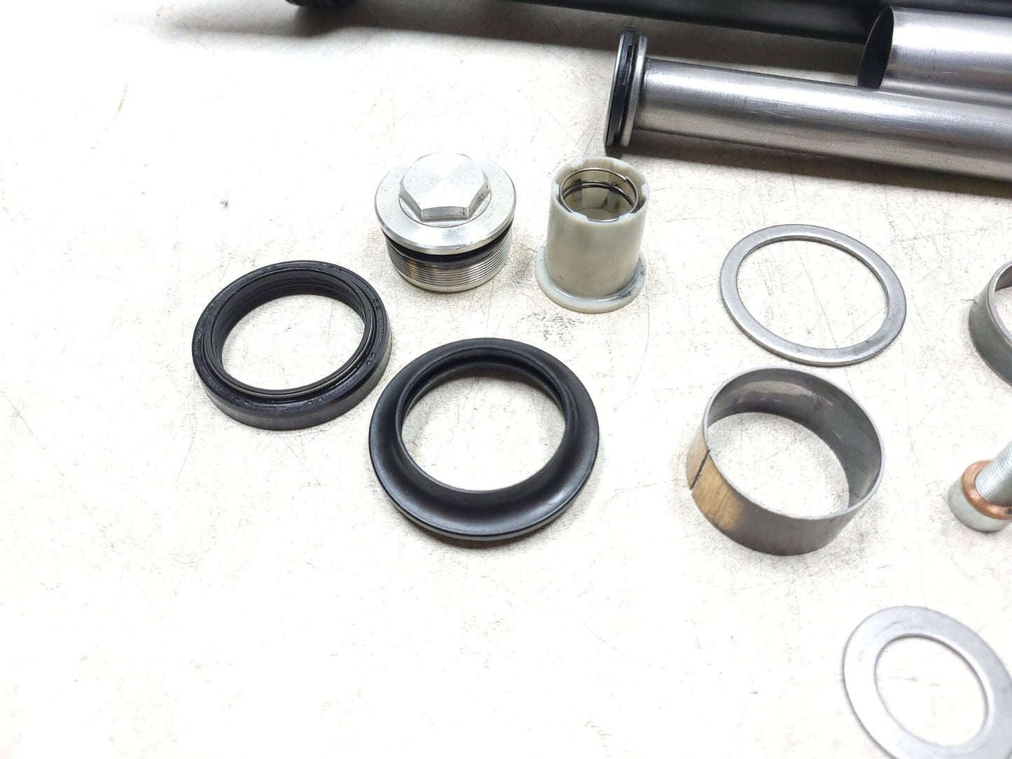 15 - 18 Yamaha Yzf-r3 Front Right Fork Case Tube Lower OEM