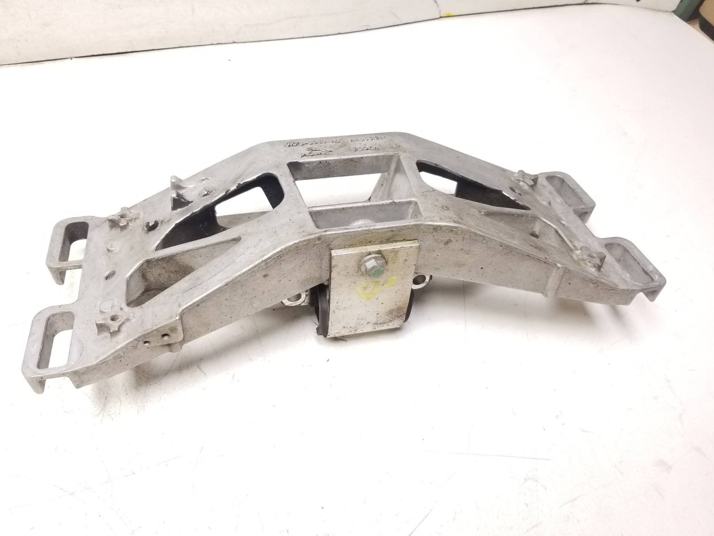 Jaguar Xe 2017 2.0l Automatic Transmission Mount Support Bracket OEM