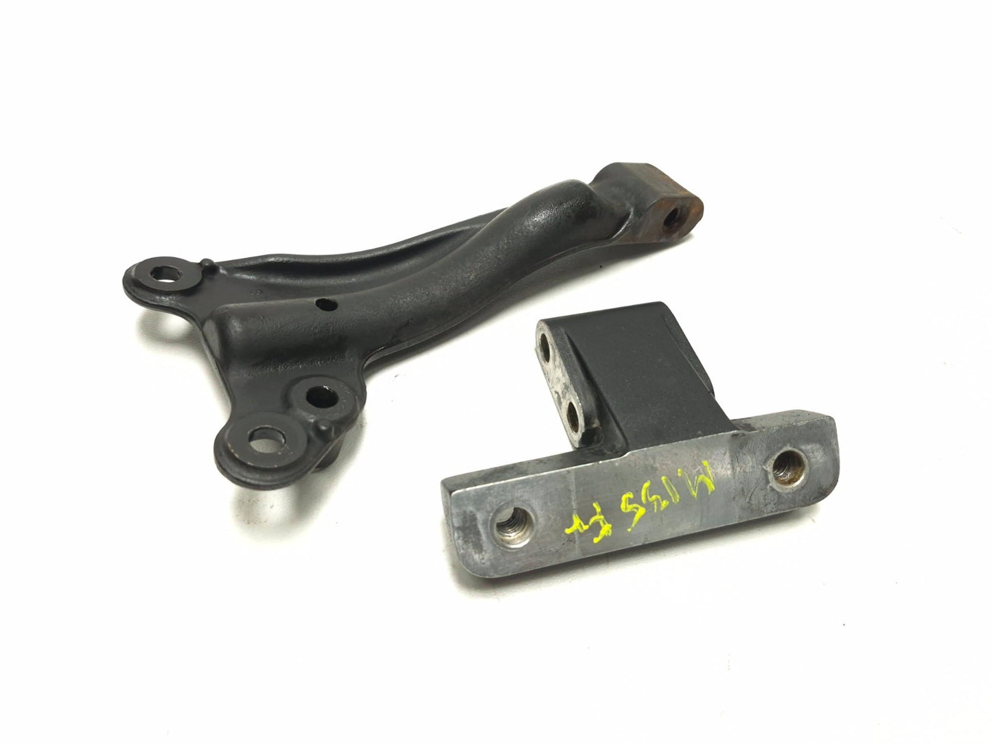 2016 Harley Davidson Dyna Fxdbp Rear Muffler Bracket & Engine Support Pair OEM
