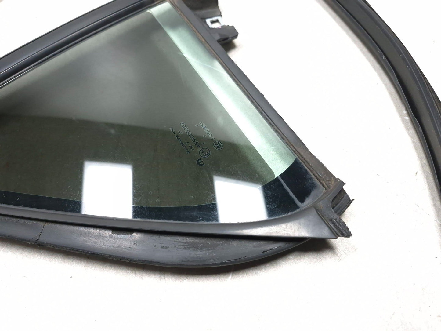 2018 Chrysler 300 Limited AWD Rear Passenger Side Window Vent Glass OEM