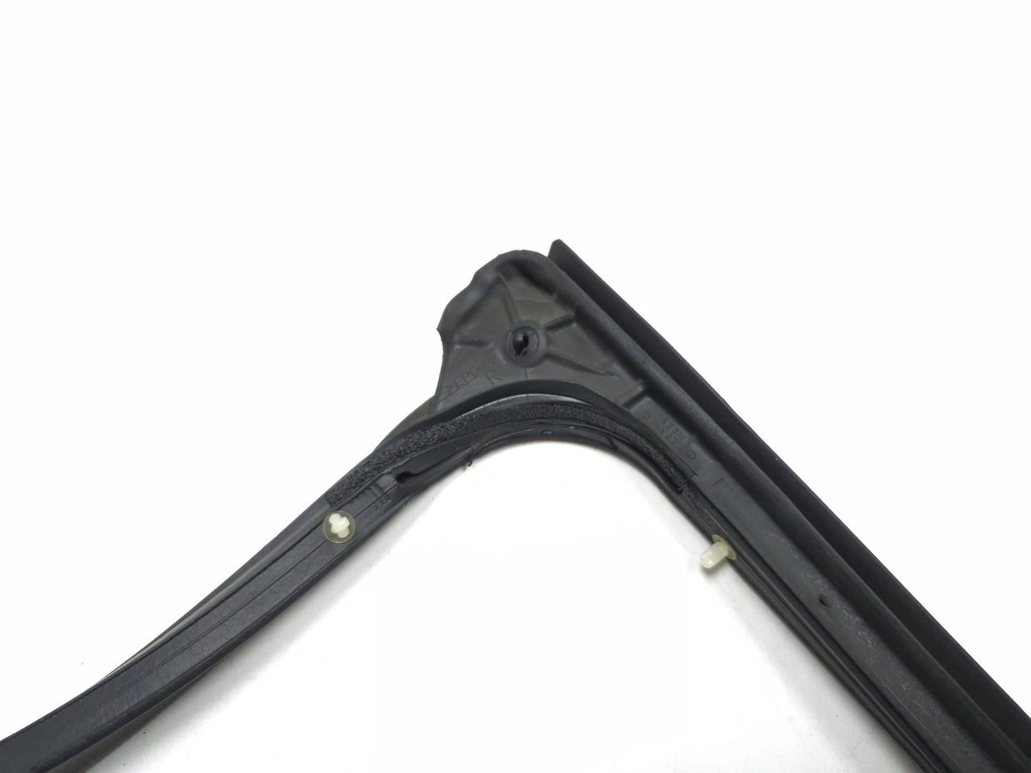 2011 Nissan Juke Front Door Window Belt & Weatherstrip Seal Passenger Rh OEM