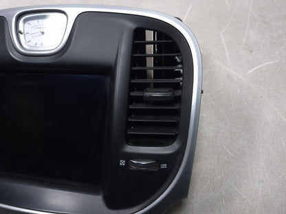 2018 Chrysler 300 Limited AWD Touch Screen W/ Center Dash Trim W/clock OEM