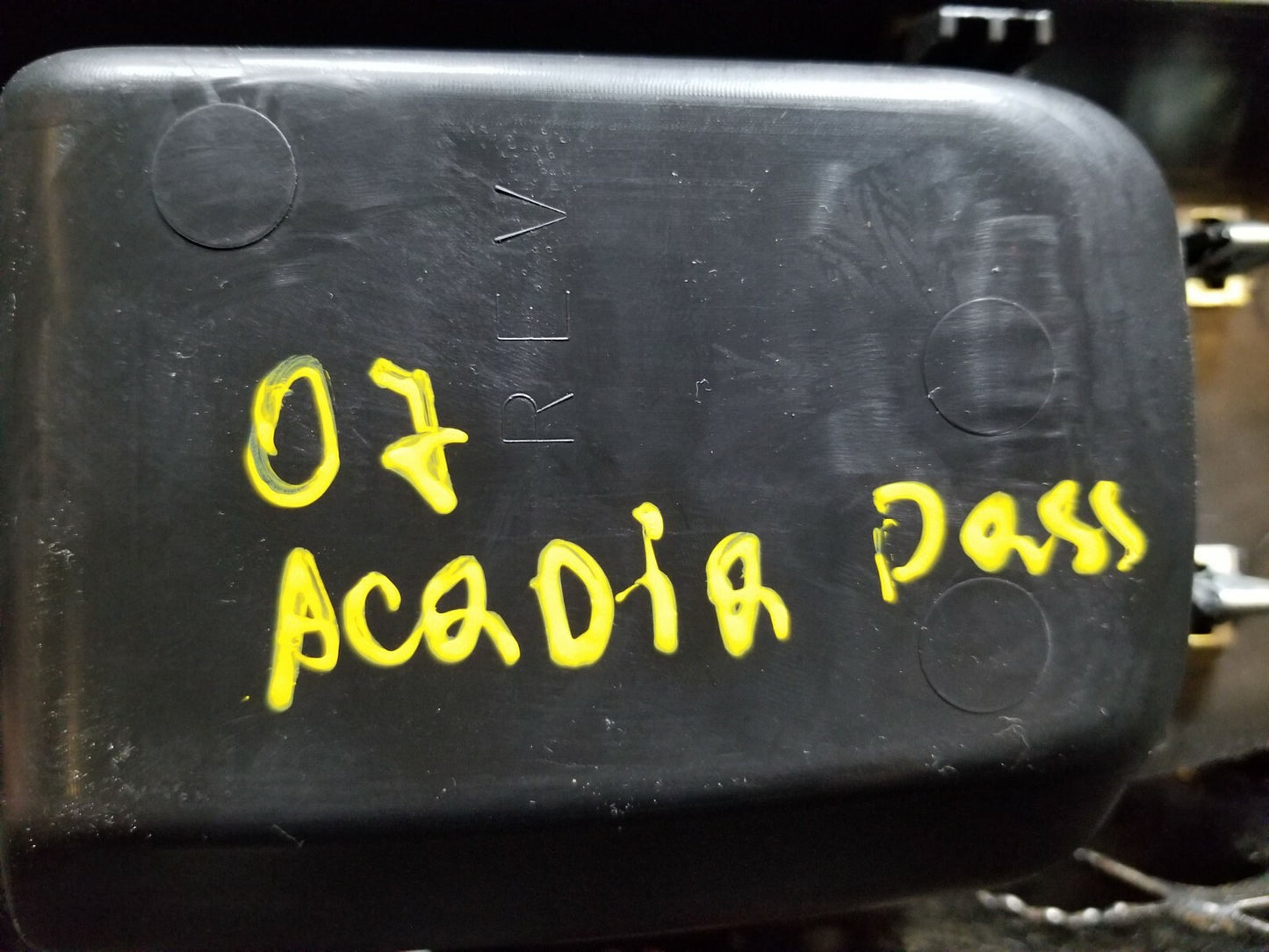 07 08 09 10 11 12 GMC Acadia 3rd Row Seat Armrest W/ Cup Holder Rear Right OEM