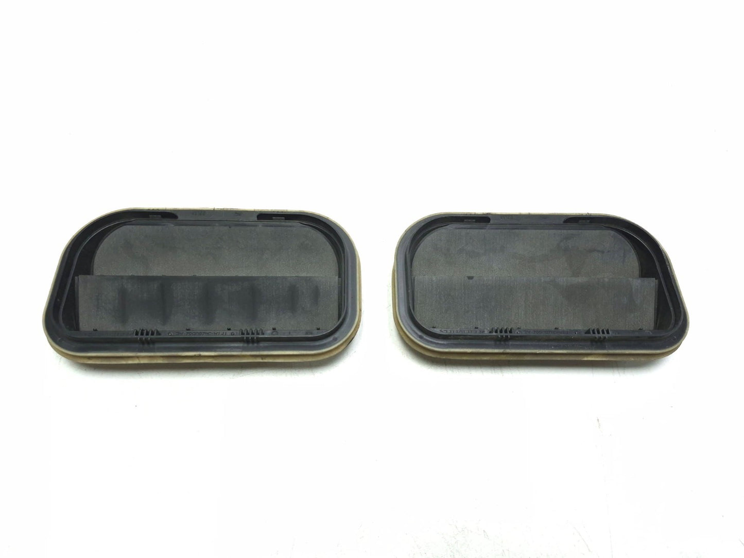 2012 Volvo C30 2.5l Rear Quarter Pressure Vent Grille Left & Right Pair OEM