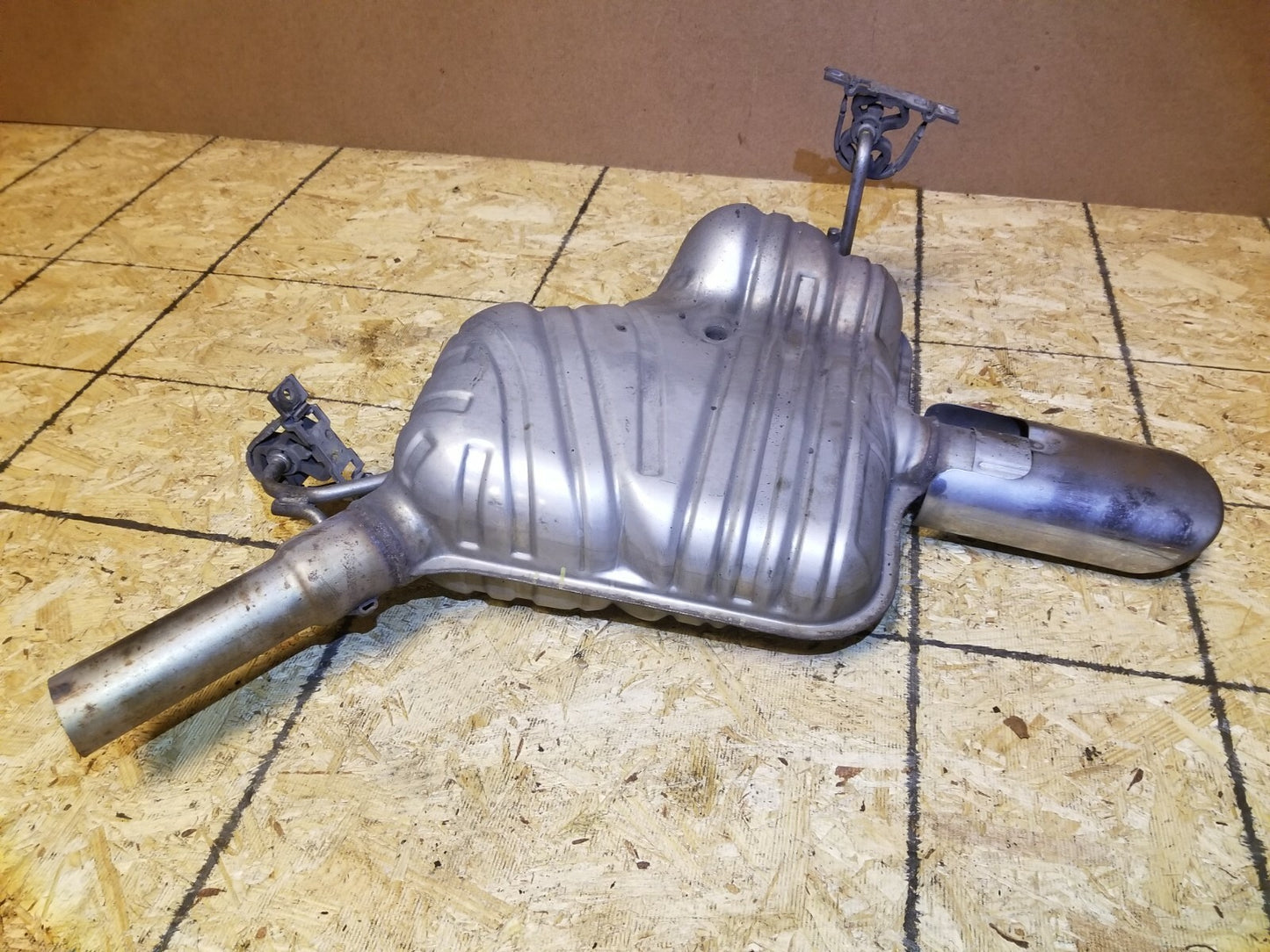 2010 Mercedes-benz R350 Rear Exhaust Muffler Rear Passenger Side Right OEM