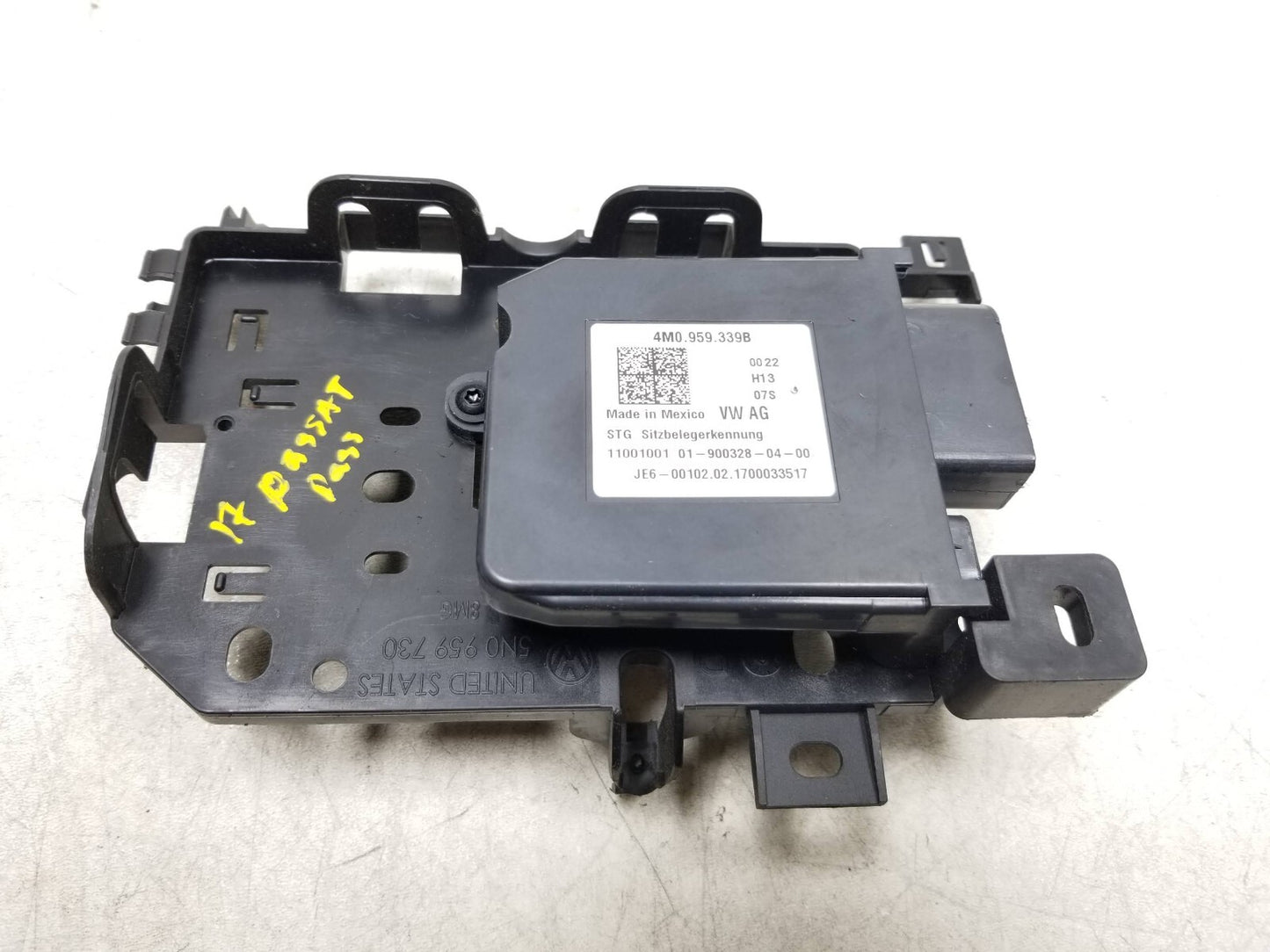 2015-2018 Volkswagen Passat Front Passenger Seat Weight Control Module OEM