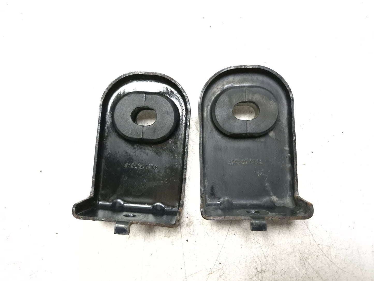 2010 Dodge Caliber Sxt Radiator Mount Bracket 2pcs OEM