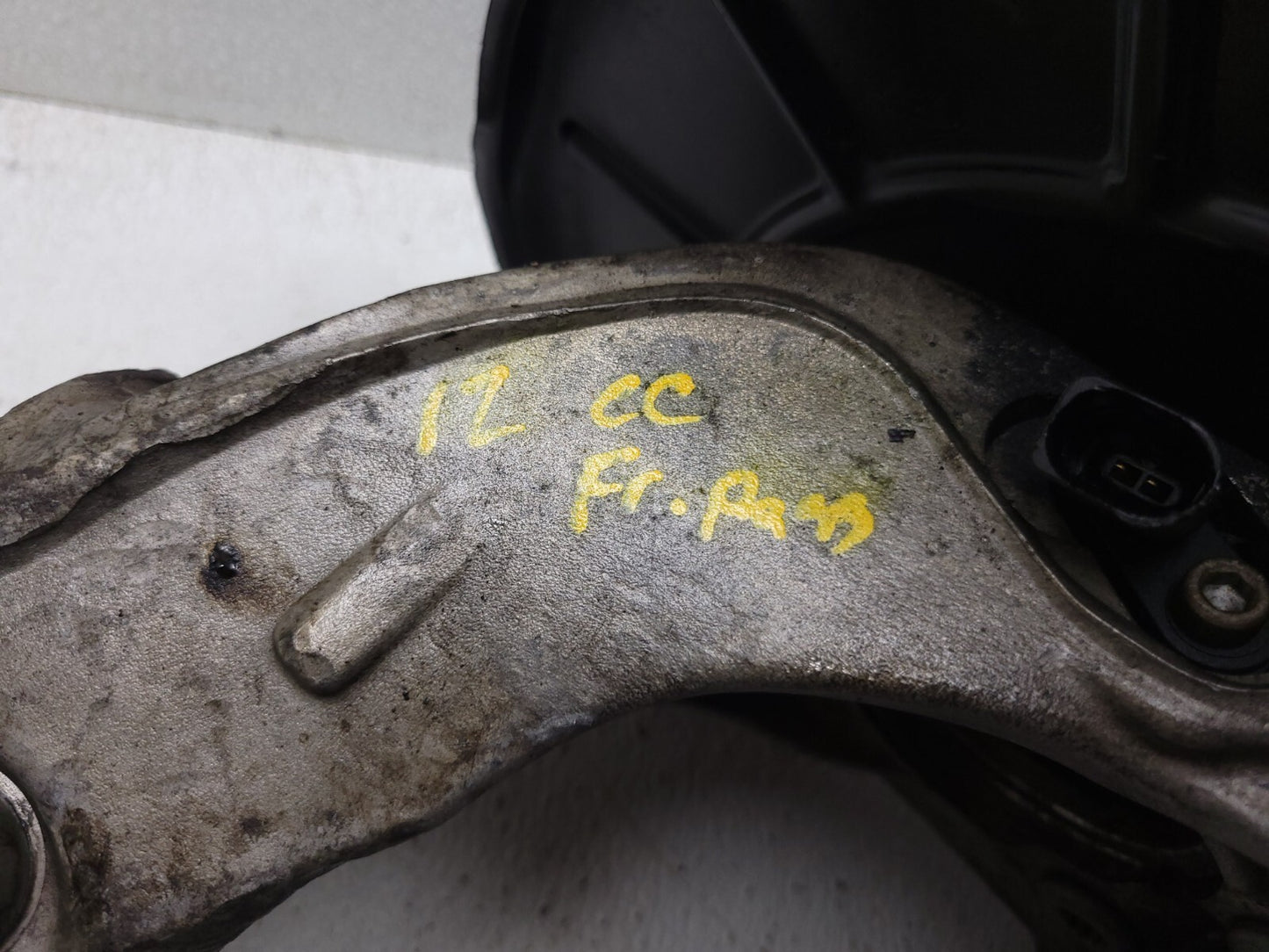 09 10 11 12 Volkswagen Cc Front Spindle Knuckle Right Passenger Side OEM