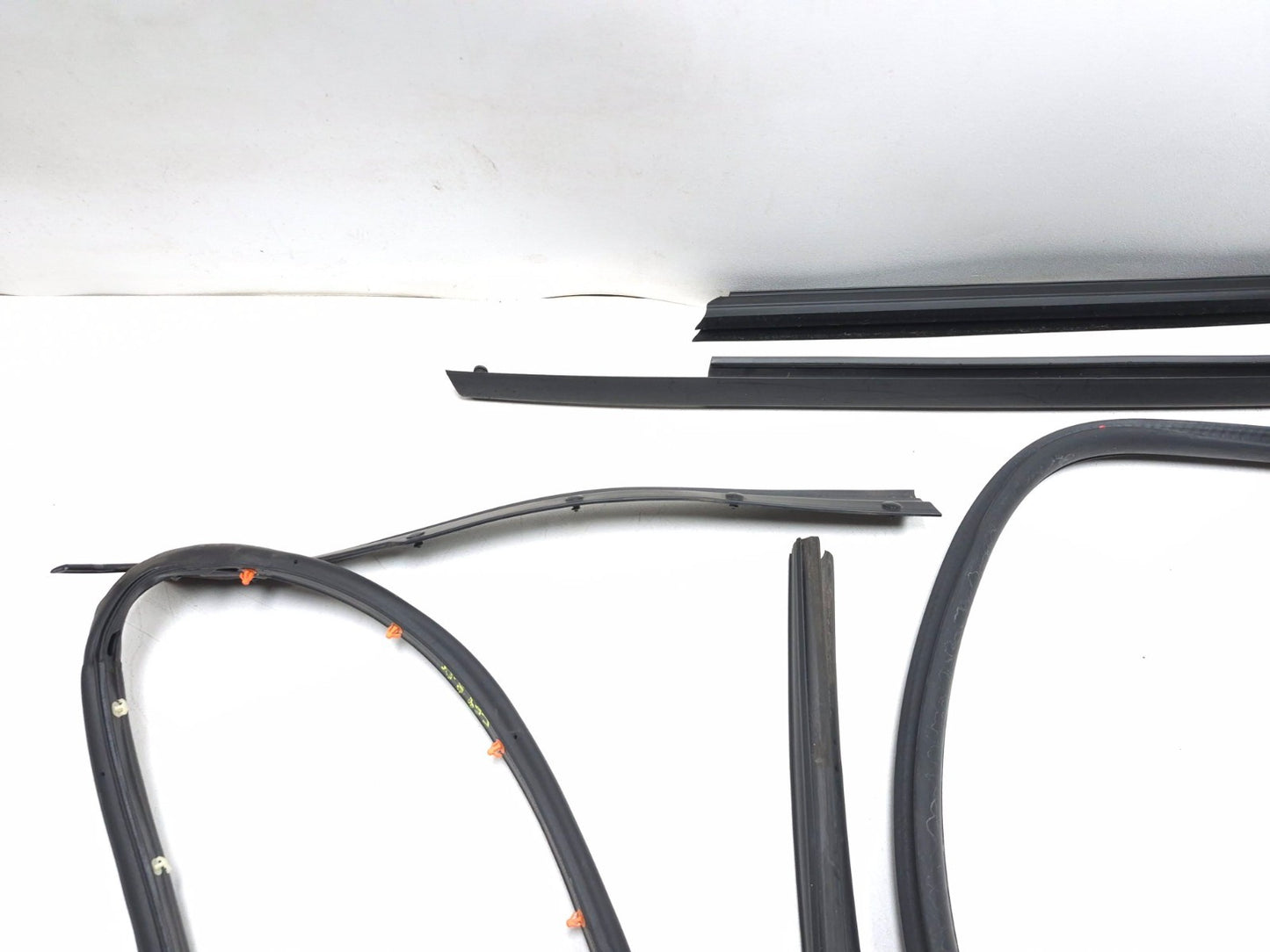 2017 Dodge Journey Rear Driver Door Weatherstrip Seal 5 Pcs OEM