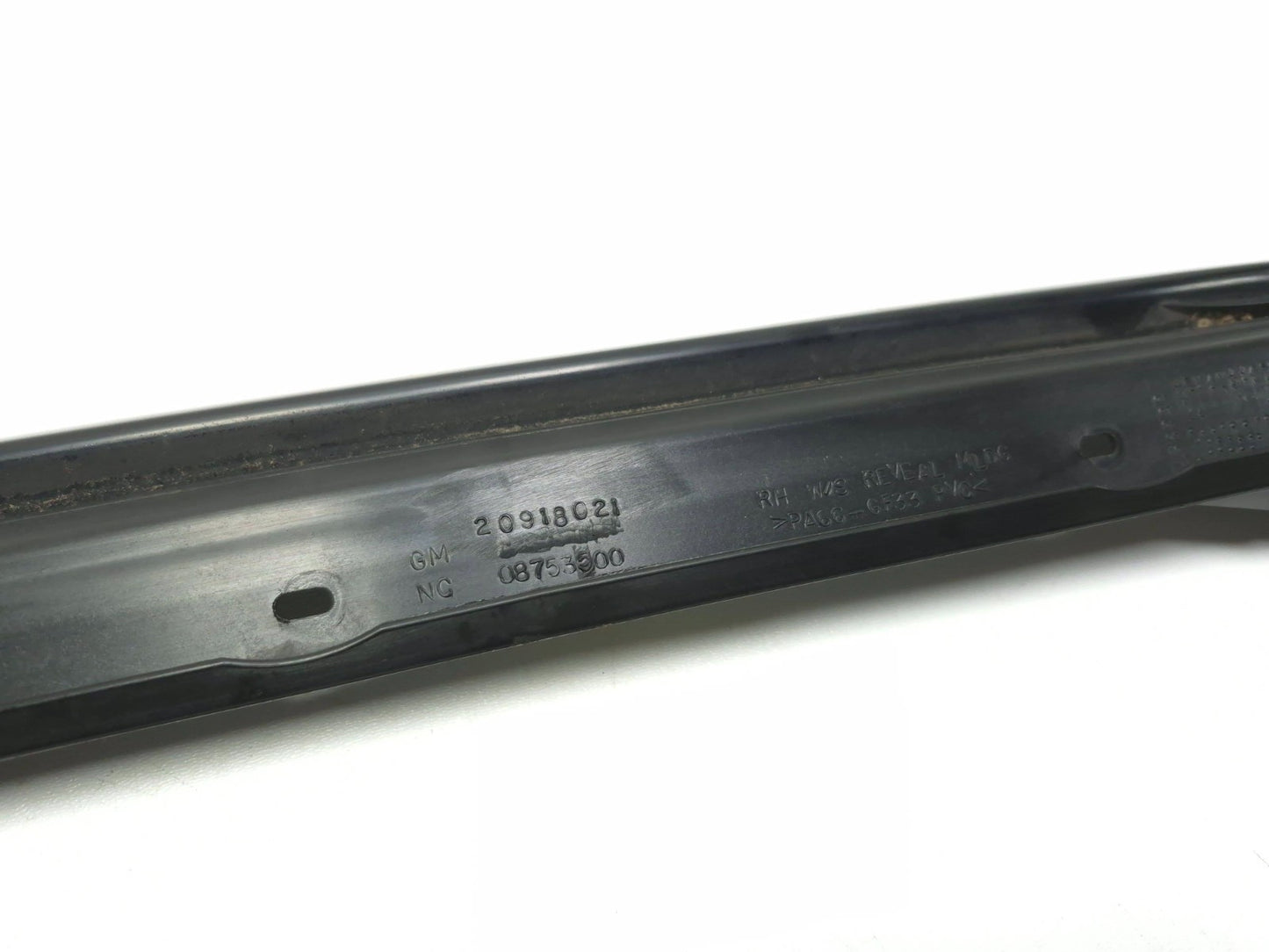 2013 Cadillac Escalade Esv Platinum Front Windshield Outer Molding Pair OEM